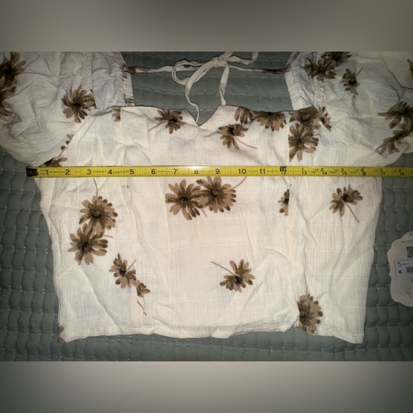 Altar'd State Cream Puff Sleeve Crop Blouse. Size Small. NWT - Picture 11 of 14